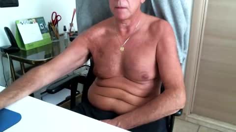 Snapshot of braccobald chatting on October 28, 9:57 am Braccobald online show from October 28, 9:57 am