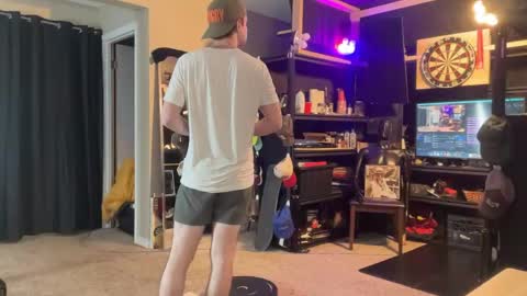 Snapshot of brad_bounce chatting on April 21, 1:18 am Brad Ballsy online show from April 21, 1:18 am