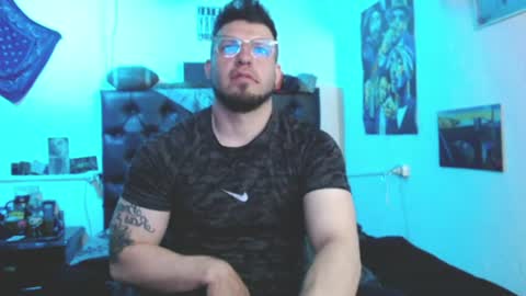 Snapshot of brad_hot_boy chatting on June 25, 5:17 pm brad hot boy online show from June 25, 5:17 pm