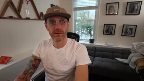 BradBronton online show from February 18, 7:32 pm