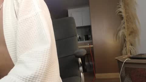 Snapshot of bradley_muscle chatting on February 24, 5:11 am Bradley online show from February 24, 5:11 am