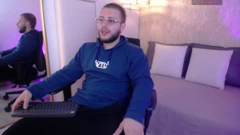 Snapshot of bradley_musscle chatting on April 11, 12:09 pm bradley_musscle online show from April 11, 12:09 pm