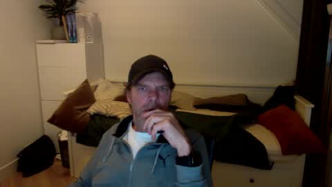 Snapshot of bram1944972145 chatting on December 9, 4:47 pm Bram online show from December 9, 4:47 pm