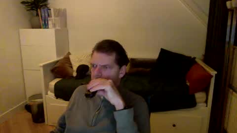 Snapshot of bram1944972145 chatting on December 23, 4:06 pm Bram online show from December 23, 4:06 pm