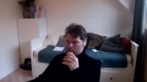 Snapshot of bram1944972145 chatting on January 10, 10:17 am Bram online show from January 10, 10:17 am