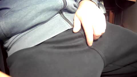 Snapshot of bram27370 chatting on January 8, 7:45 am bram27370 online show from January 8, 7:45 am