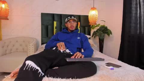 Brand  online show from November 17, 12:33 pm