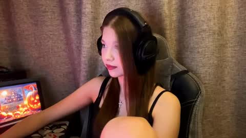 Snapshot of brandamatteson chatting on October 30, 2:07 pm Alice online show from October 30, 2:07 pm