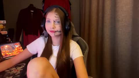 Snapshot of brandamatteson chatting on October 31, 1:23 pm Alice online show from October 31, 1:23 pm