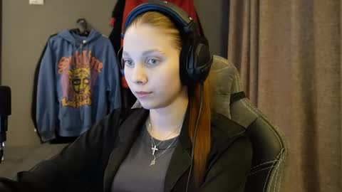 Snapshot of brandamatteson chatting on November 17, 3:18 pm Alice online show from November 17, 3:18 pm