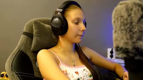 Snapshot of brandamatteson chatting on December 15, 4:33 pm Alice online show from December 15, 4:33 pm