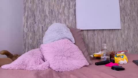 Snapshot of brandhy_velz chatting on February 12, 12:01 pm Brandhy online show from February 12, 12:01 pm