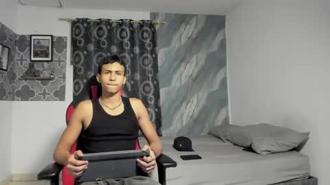 brandom_brook online show from May 25, 4:18 am