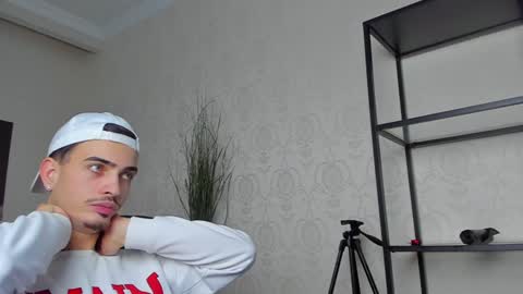 BrandonTateX online show from December 18, 3:33 pm