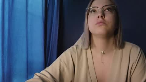 Snapshot of brandy__stars chatting on November 22, 4:11 am Belle online show from November 22, 4:11 am