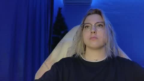 Snapshot of brandy__stars chatting on December 14, 12:32 pm Belle online show from December 14, 12:32 pm