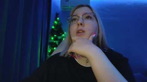 Snapshot of brandy__stars chatting on December 15, 10:52 am Belle online show from December 15, 10:52 am