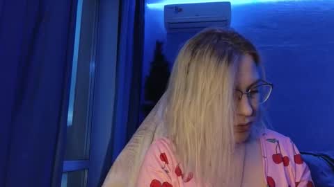 Snapshot of brandy__stars chatting on January 8, 10:39 am Belle online show from January 8, 10:39 am