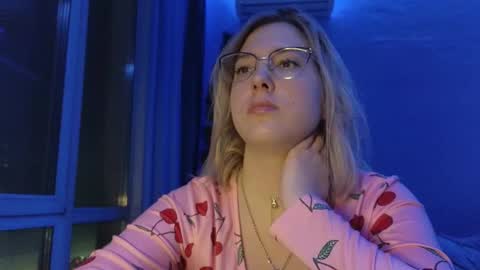 Snapshot of brandy__stars chatting on January 11, 1:27 pm Belle online show from January 11, 1:27 pm