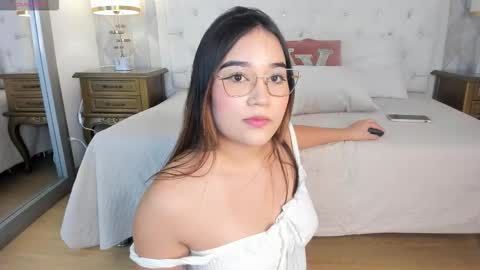 brandy_miler online show from October 3, 8:28 pm