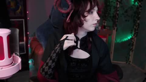 Snapshot of brandy_queen chatting on February 1, 3:39 pm Aurorabut ur dad just calls me Rory online show from February 1, 3:39 pm