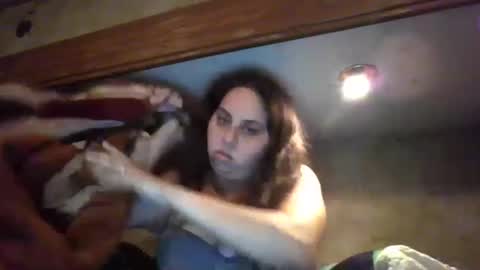 Snapshot of bratbrat23 chatting on February 24, 1:46 am Bay online show from February 24, 1:46 am