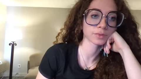 Snapshot of brattyprincess888 chatting on October 18, 10:32 pm Bratty Fit Girl online show from October 18, 10:32 pm