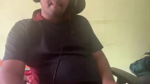 Snapshot of brazzerslover chatting on February 19, 9:17 am dont tell me u like to see me if you cant follow me online show from February 19, 9:17 am