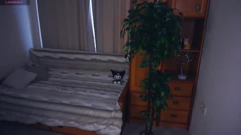 Mia Bunyard online show from October 14, 7:31 am