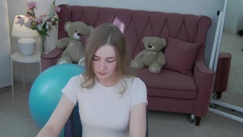 Snapshot of bree_sky chatting on April 22, 1:23 pm Bree online show from April 22, 1:23 pm