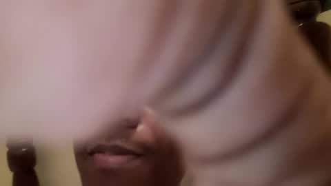 Snapshot of breez915900 chatting on February 7, 5:11 am breez915900 online show from February 7, 5:11 am