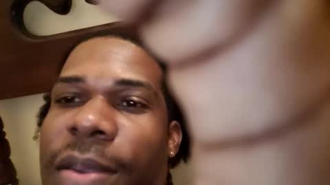 Snapshot of breez915900 chatting on February 11, 2:05 am breez915900 online show from February 11, 2:05 am