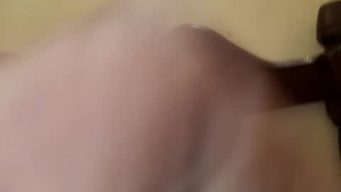 Snapshot of breez915900 chatting on February 23, 5:38 am breez915900 online show from February 23, 5:38 am