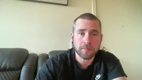 breezydoesit95 online show from February 6, 9:29 pm