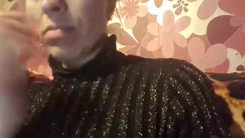 Snapshot of brenda75555 chatting on January 1, 1:37 pm brenda75555 online show from January 1, 1:37 pm