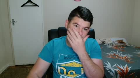 Snapshot of brendansexyboy098754 chatting on May 4, 2:51 am ask me lol online show from May 4, 2:51 am