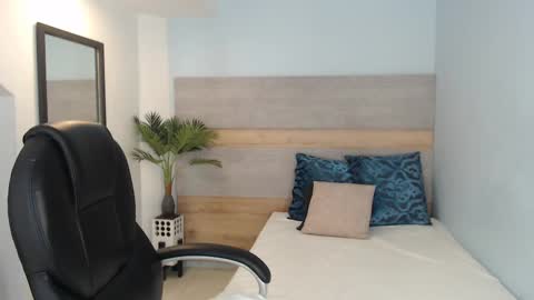 Brenda online show from September 19, 2:02 am