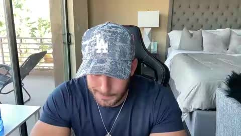 Snapshot of brettmycles chatting on October 29, 10:22 pm Brett Mycles online show from October 29, 10:22 pm