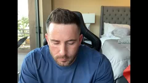 Snapshot of brettmycles chatting on November 25, 9:59 pm Brett Mycles online show from November 25, 9:59 pm