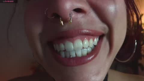Snapshot of bri_von_dhara_ chatting on July 16, 10:49 pm Bri online show from July 16, 10:49 pm