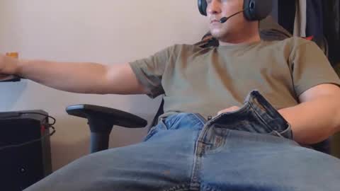 brian7891012 online show from March 25, 4:24 pm