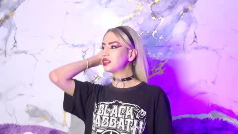 briana_white online show from March 24, 9:09 pm