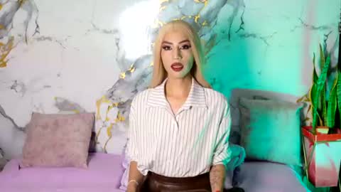 briana_white online show from July 28, 4:50 pm