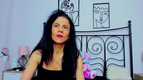 Snapshot of brianaflynt chatting on November 2, 8:22 pm brianaflynt online show from November 2, 8:22 pm