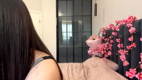 I am Valery ntmu Lets hit 10 Thumbs Up together We are almost done online show from April 19, 3:33 pm