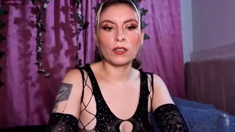 Snapshot of brianna_smoke chatting on June 16, 2:14 am brianna online show from June 16, 2:14 am