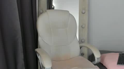 Snapshot of briannawhite10 chatting on December 5, 1:42 pm briannawhite10 online show from December 5, 1:42 pm