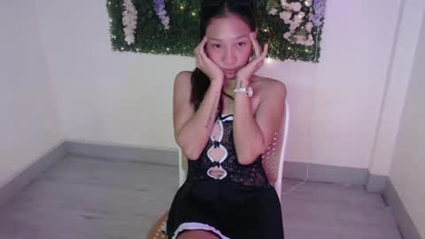 brie_belle online show from December 15, 7:35 am