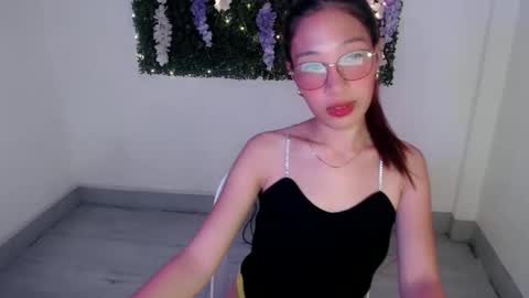 brie_belle online show from December 20, 4:42 am