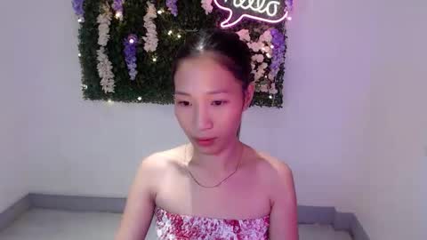 brie_belle online show from December 23, 4:55 am